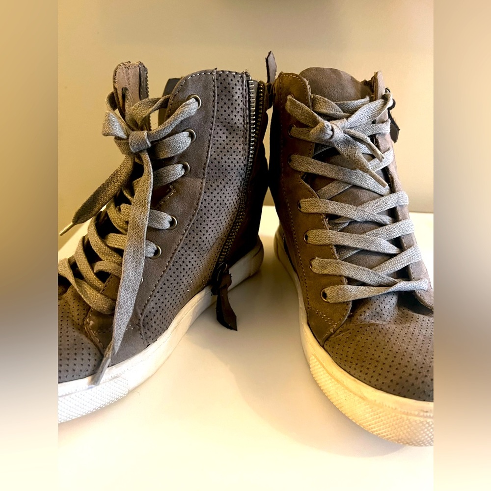 Steve Madden - Army Green Wedge Sneakers. Size 7